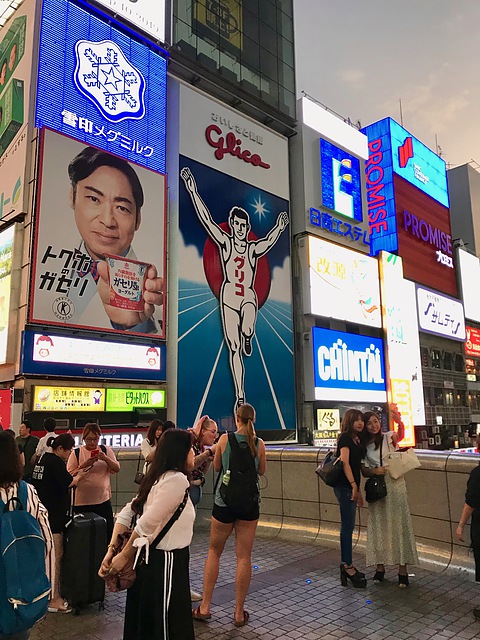 大阪道頓堀にあるグリコの看板